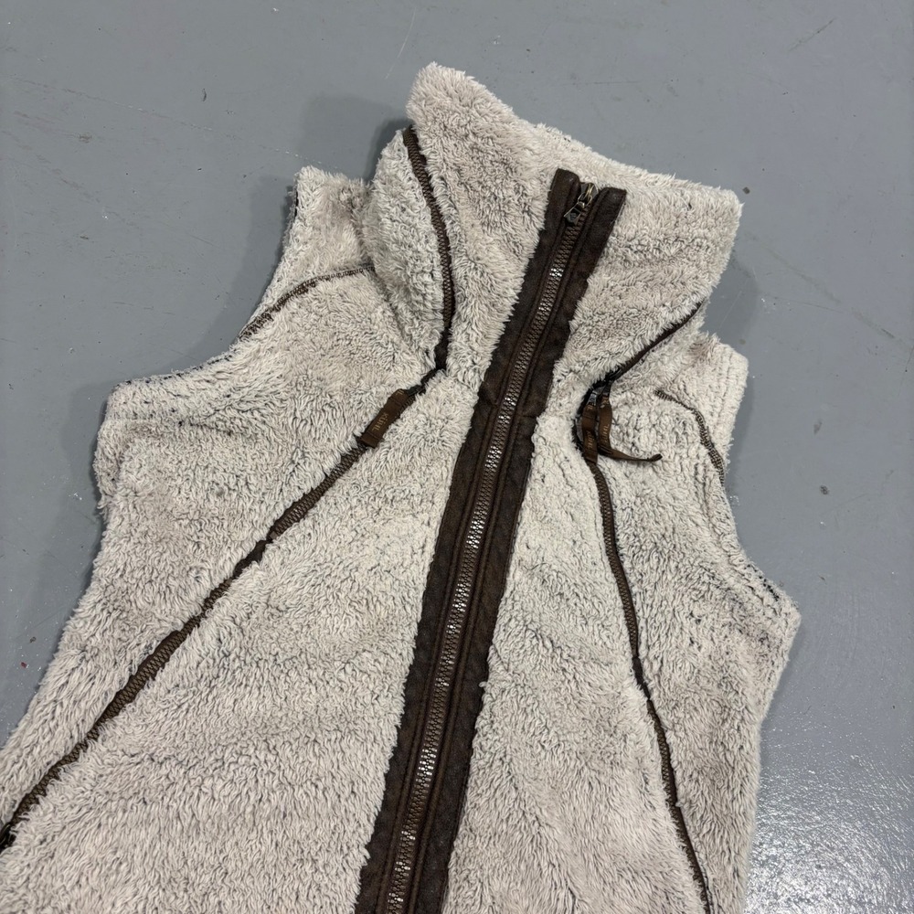 Kuhl Flight Vest Womens Small Oatmeal High Pile Fleece Full Zip Stowaway Hood